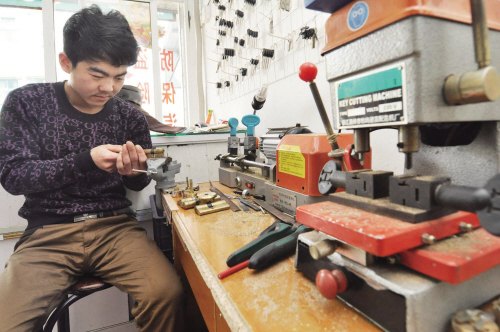安龙开锁店为啥“牛号”频现 听开锁师傅讲什么锁最防盗
