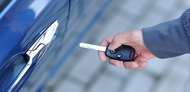 安龙汽车钥匙锁在车里了怎么办？如何开汽车锁